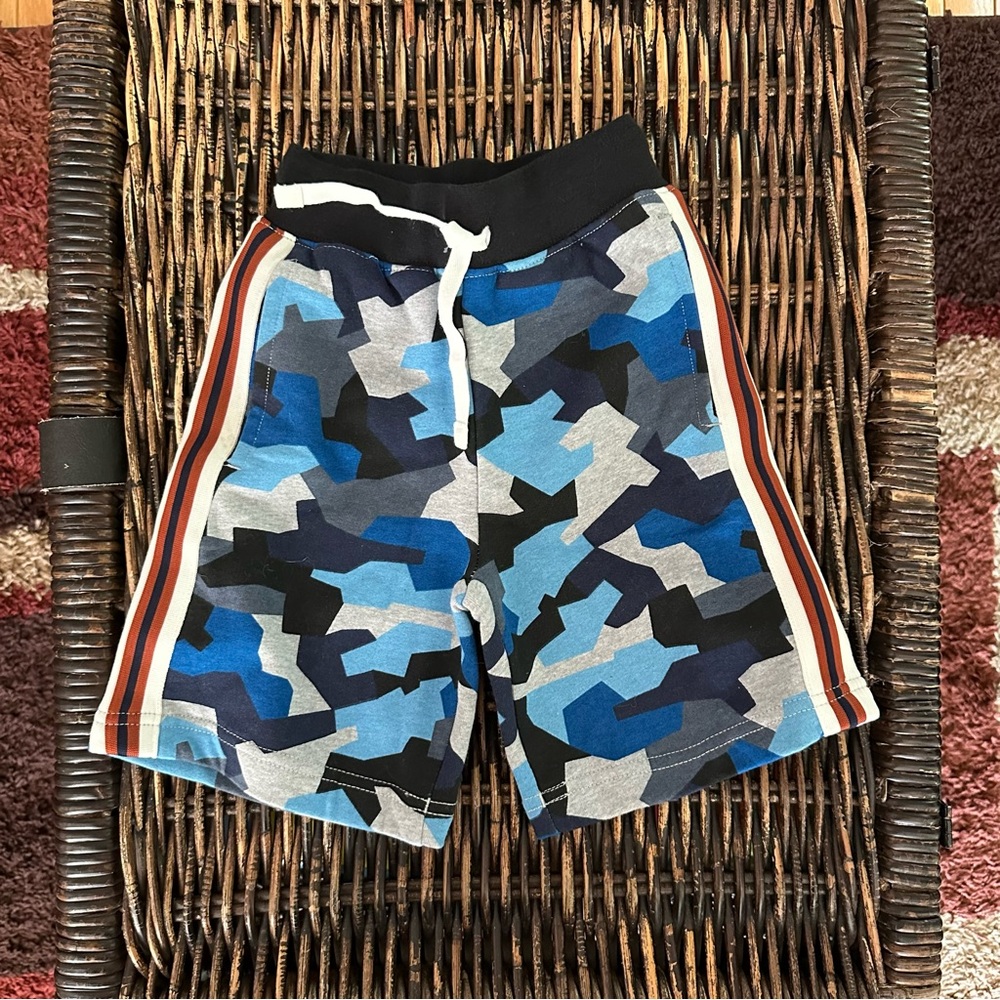 Hanna Andersson Blue Camo Shorts size 4 / 100 cm